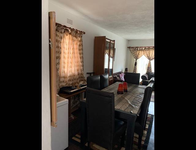 2 BEDROOM TOWNHOUSE FOR SALE IN WINDSOR EAST